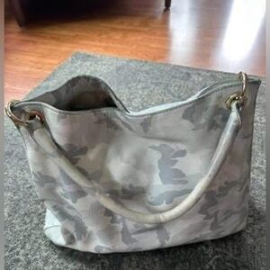 Mark & Graham BUILD YOUR BAG Camo white & grey Leather